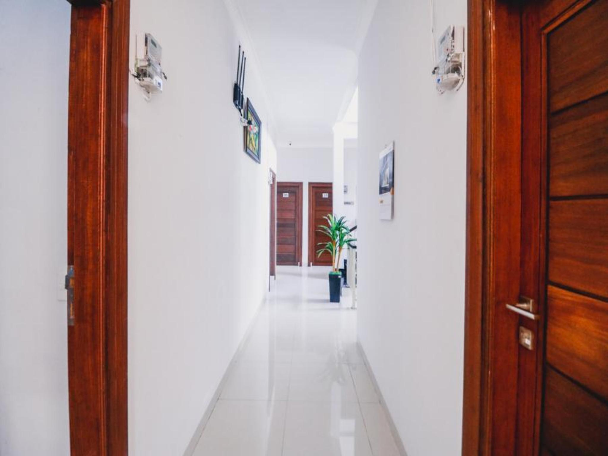Reddoorz Near Hermes Place Polonia מדאן מראה חיצוני תמונה