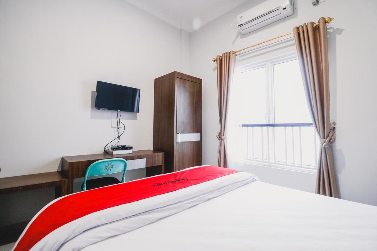 Reddoorz Near Hermes Place Polonia מדאן מראה חיצוני תמונה