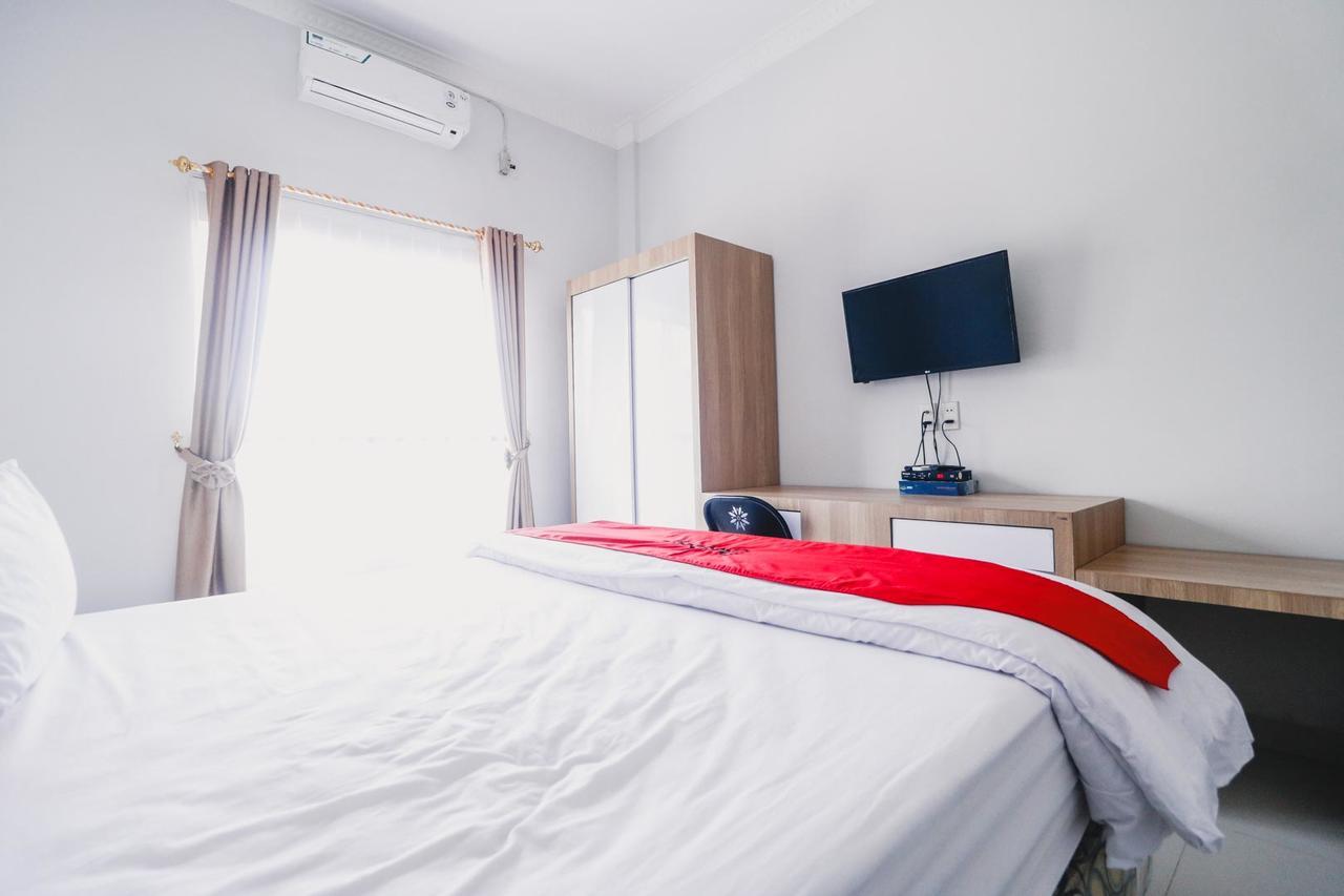 Reddoorz Near Hermes Place Polonia מדאן מראה חיצוני תמונה